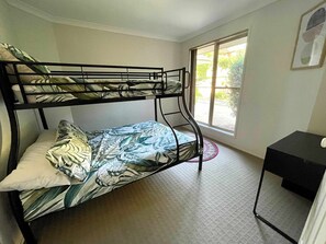 4 habitaciones, tabla de planchar con plancha y wifi 