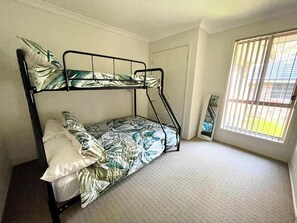 4 Schlafzimmer, Bügeleisen/Bügelbrett, WLAN