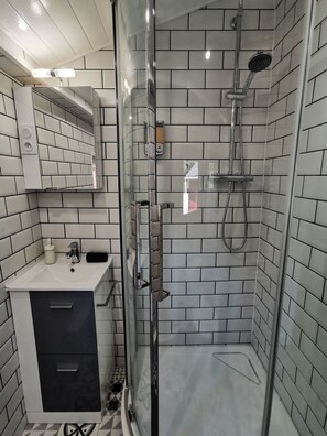 Shower, hair dryer, towels, soap