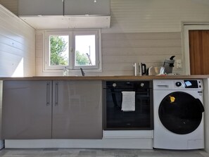 Fridge, oven, stovetop, coffee/tea maker - ? Chalet 10 Min. DE Reims (Prouilly)