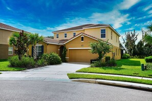 Exterior - 8032 Oak Shadow Court (Davenport)