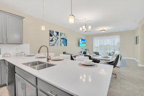 Fridge, microwave, oven, stovetop - 635 Ocean Course Avenue (Davenport)
