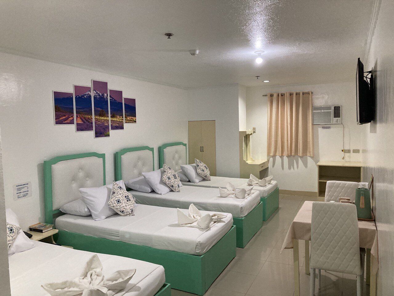 Free WiFi, bed sheets