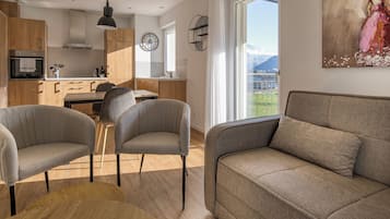 Superior Apartment, 1 Queen Bed, Accessible, Mountain View | Private kitchen