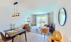 Superior Apartment, 1 Queen Bed, Accessible, Mountain View | Living area