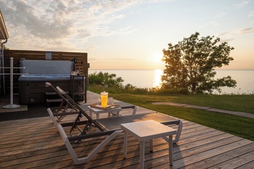 Geneva, Direct Lakefront, Hot Tub, Wine Country