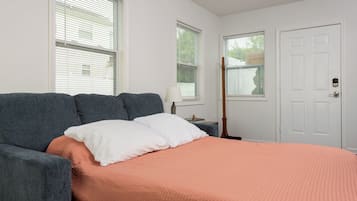 2 bedrooms, desk, iron/ironing board, free WiFi