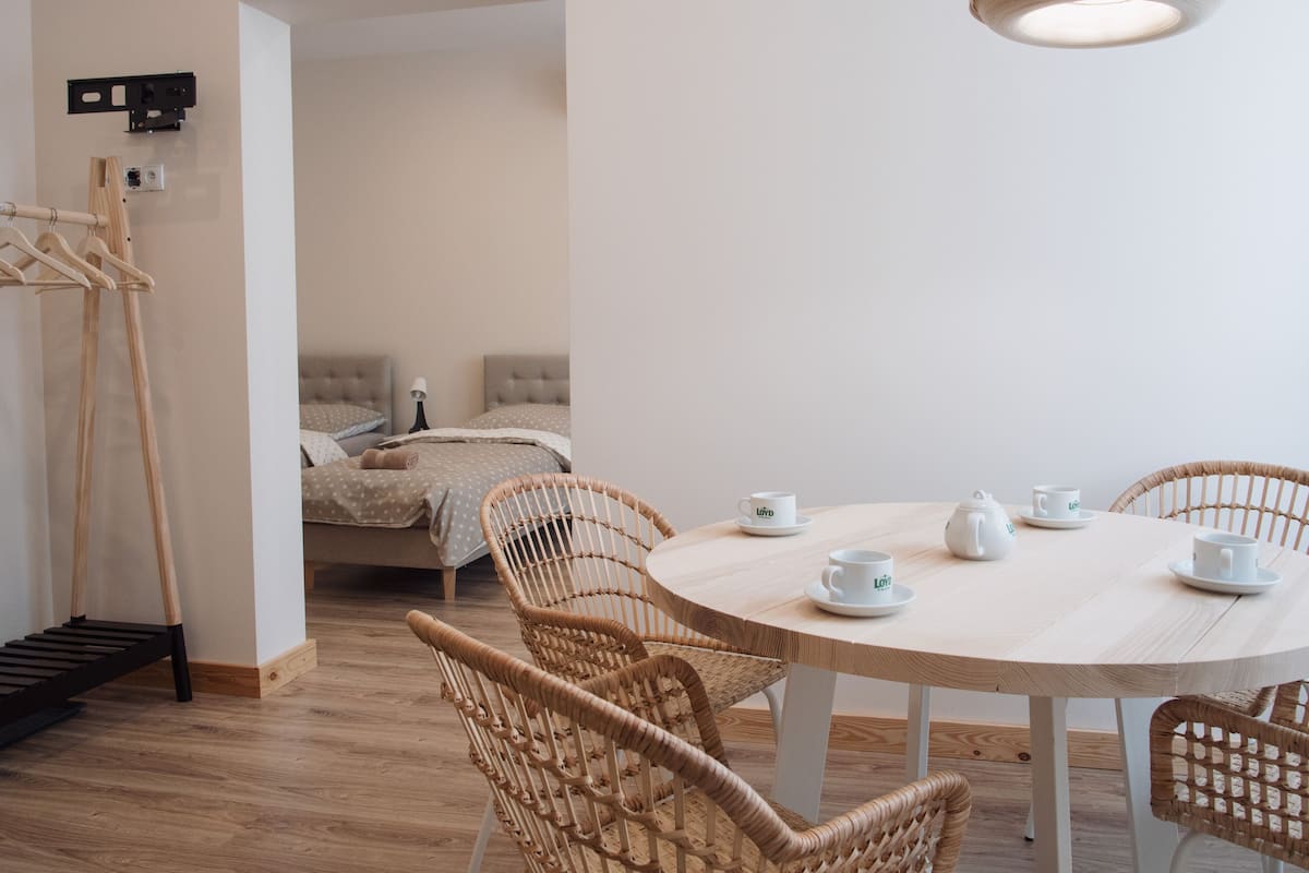 Suite estudio | Tabla de planchar con plancha, wifi gratis, ropa de cama