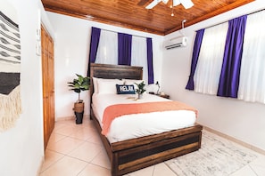 2 chambres, coffres-forts dans les chambres, bureau