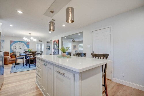 Artistic Escape - 2BR/2Bath - Dog Friendly