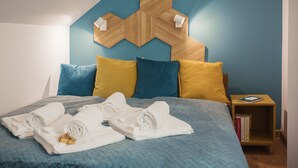 Tabla de planchar con plancha, wifi gratis y ropa de cama 