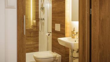 Classic Studio Suite | Bathroom