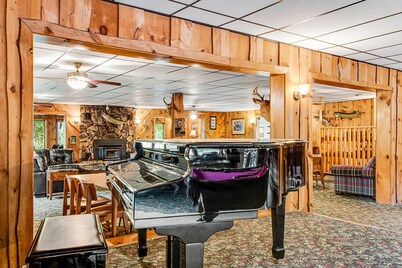 Full hotel with bar, commercial kitchen, pool table & fireplaces - dog-friendly