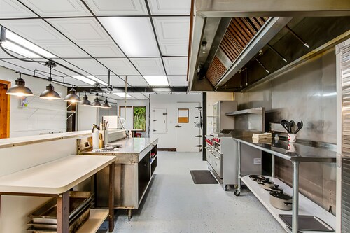 Full hotel with bar, commercial kitchen, pool table & fireplaces - dog-friendly