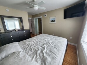 4 bedrooms, desk, free WiFi