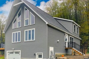 Exterior - NEW OWNER - newly built mountain view home w/ deck, gas fireplace, firepit & AC (Bartlett)