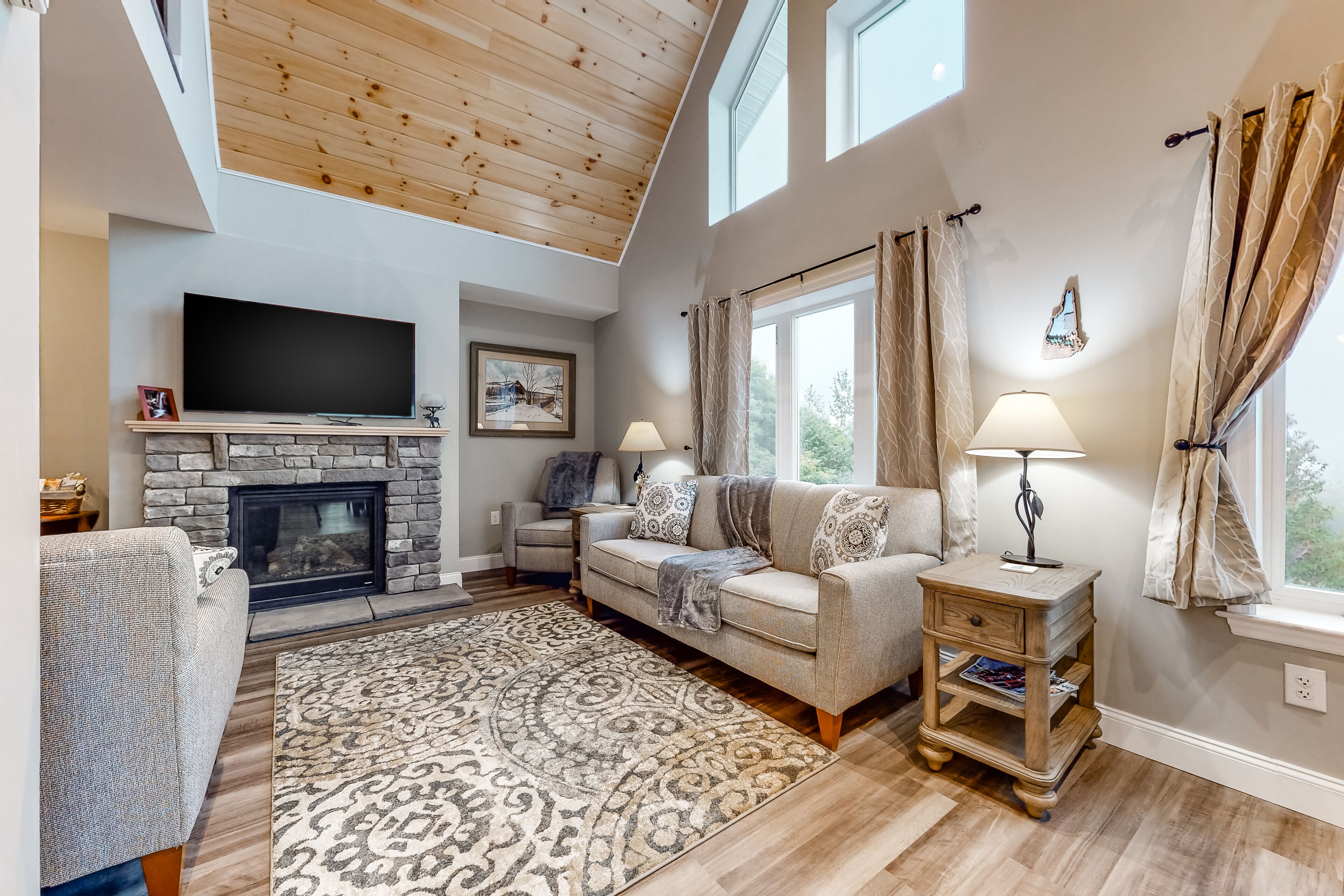 Newly built home with mountain view, deck, gas fireplace, fast WiFi, & firepit