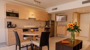 Family Apartment | Dapur peribadi | Pembancuh kopi/teh, peti sejuk, ketuhar gelombang mikro, ketuhar 