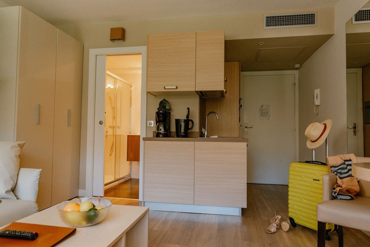 Studio Tiêu chuẩn, 1 giường đôi | 1 phòng ngủ, bàn ủi/dụng cụ ủi quần áo