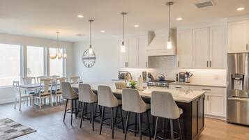 House, Multiple Beds (Fairway to Heaven) | Private kitchen