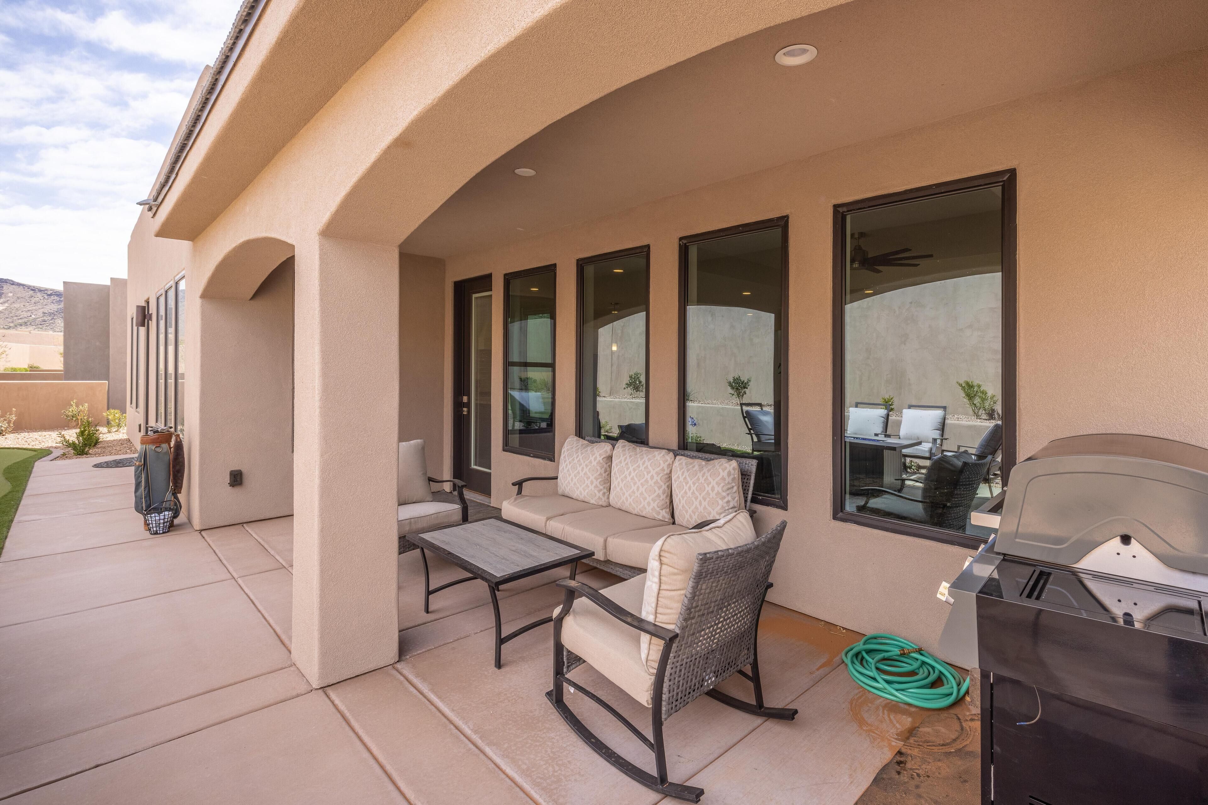 Nhà, nhiều giường (Fairway to Heaven) | Hiên