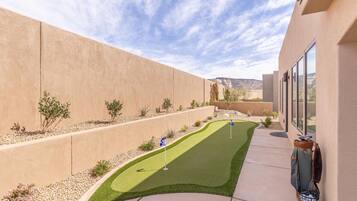 House, Multiple Beds (Fairway to Heaven) | Mini-golf