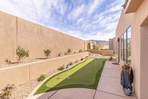 House, Multiple Beds (Fairway to Heaven) | Mini-golf