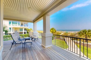 Terrace/patio - Stunning oceanfront home with pool, private boardwalk, decks, & elevator (Hilton Head)