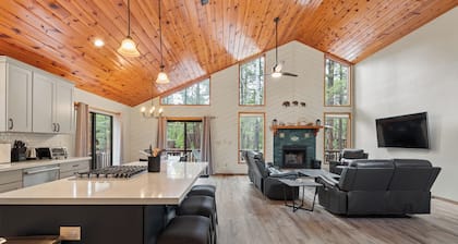 Cozy Newly Renovated PET FRIENDLY! Pinetop Cabin Retreat at 7300ft Elevation