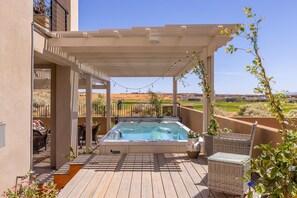 Outdoor spa tub - Taking Flight (St. George)