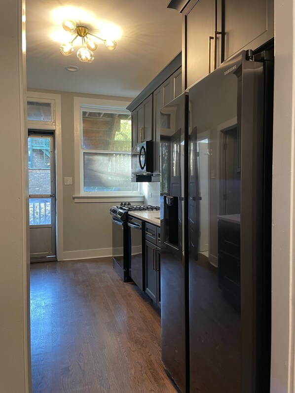 Fridge, microwave, oven, stovetop - 3 BR / 2 BTH unit steps to the beach and close to Loyola (Chicago)
