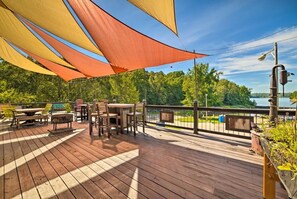 Outdoor dining - Lynnhurst Resort Motel #11 w/ Kitchen - Dog Friendly! (Murray)