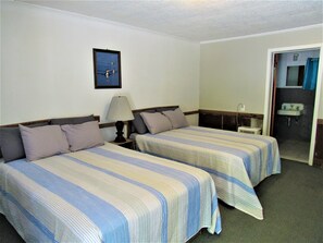 1 bedroom, free WiFi, bed sheets - Lynnhurst Resort Motel #11 w/ Kitchen - Dog Friendly! (Murray)