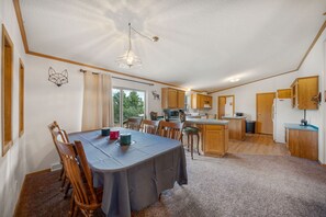 Dining - Private and Cozy Adventurer's Haven (Dog Friendly!) (Bayfield)