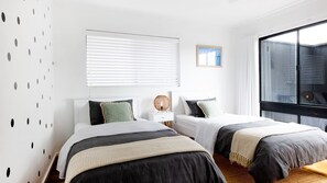 3 bedrooms, bed sheets