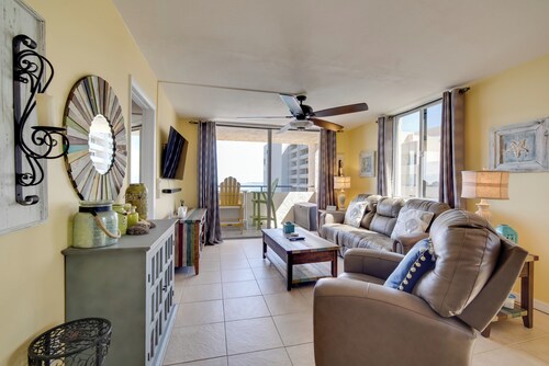 Pool Access: Waterfront Hudson Condo!