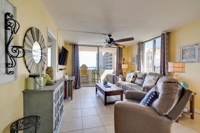 Pool Access: Waterfront Hudson Condo!