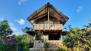 Front of property - La muñequita lodge (Palmar)