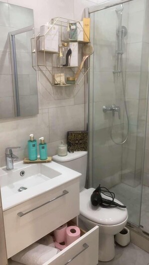 Shower - Superb apartment 3 minutes from the Stade de France (Saint-Denis)