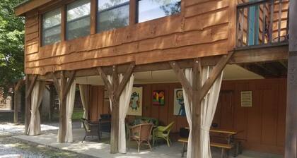 2 bedroom Amazing River front Cabin in Franklin NC