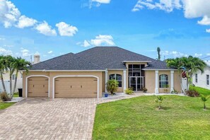 Exterior - Villa Seaside Escape, Cape Coral, FLA · NO Pet Fee/FREE Htd Pool/Smart TVs/4 Kayaks/Bikes (Cape Coral)