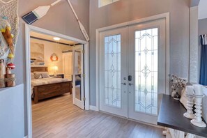 4 bedrooms, iron/ironing board, free WiFi - Villa Seaside Escape, Cape Coral, FLA · NO Pet Fee/FREE Htd Pool/Smart TVs/4 Kayaks/Bikes (Cape Coral)