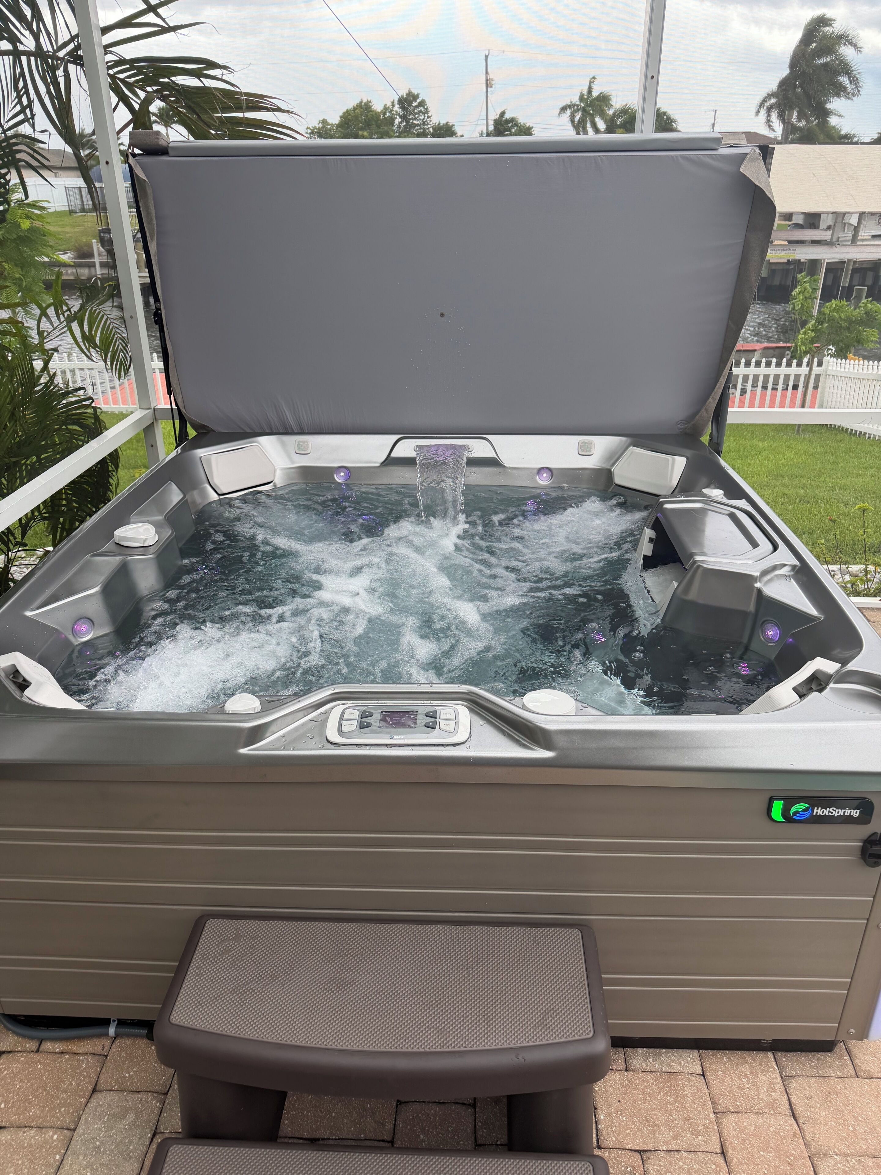 Outdoor spa tub