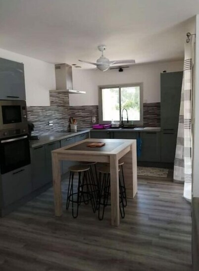 5 minutes from the beach. House with veranda + terrace. Ideal for families