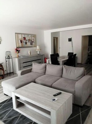 TV, books - 5 minutes from the beach. House with veranda + terrace. Ideal for families (Argelès-sur-Mer)