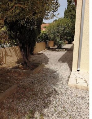 Property grounds - 5 minutes from the beach. House with veranda + terrace. Ideal for families (Argelès-sur-Mer)