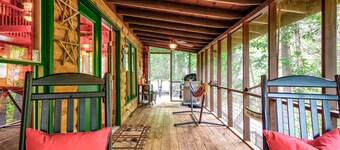 Charming dog-friendly riverfront cabin with hot tub, lovely deck, fireplace, W/D