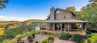 Long-range mountain views, wraparound deck, stunning decor, hot tub, star gazing