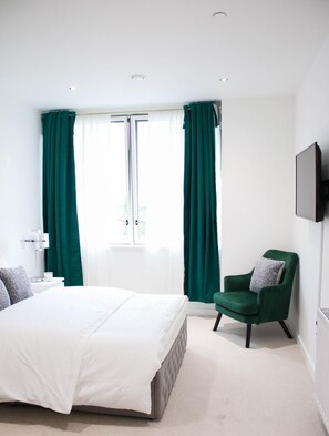 3 bedrooms, iron/ironing board, free WiFi, bed sheets - Guthrum Place 3bedroom Luxury Apt Royal Wharf Dock (London)