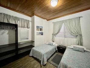 Appartamento, 2 camere da letto, balcone | Biancheria da letto di alta qualità, postazione laptop, Wi-Fi gratuito